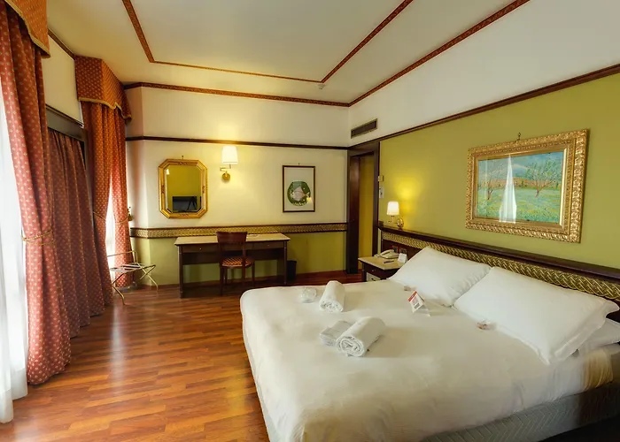 Politeama ホテル 4*